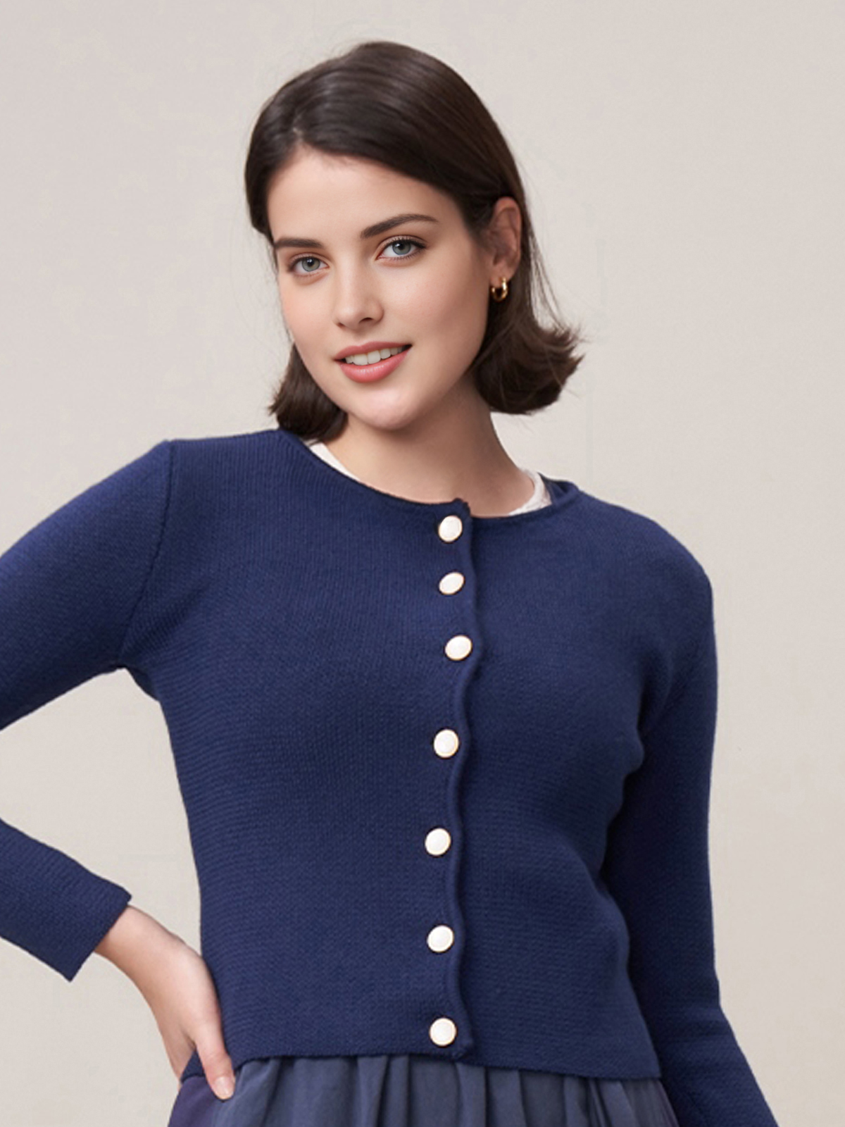 Modernes Dirndl in Marineblau