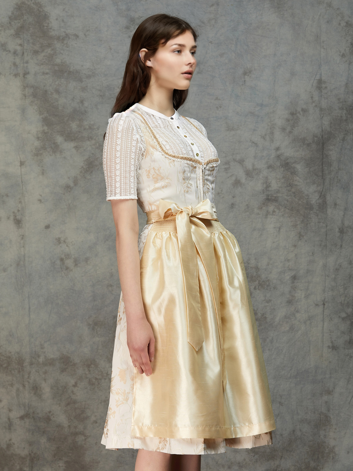 Dirndl in Gelb