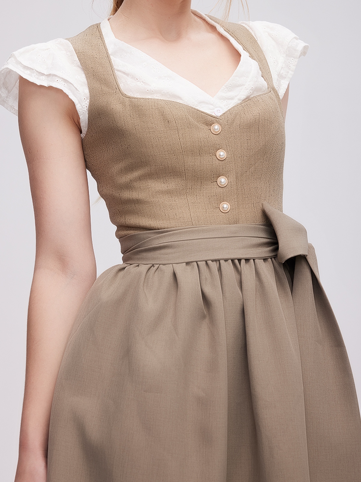Dirndl Schwarz Glitzer in eleganter Ausführung