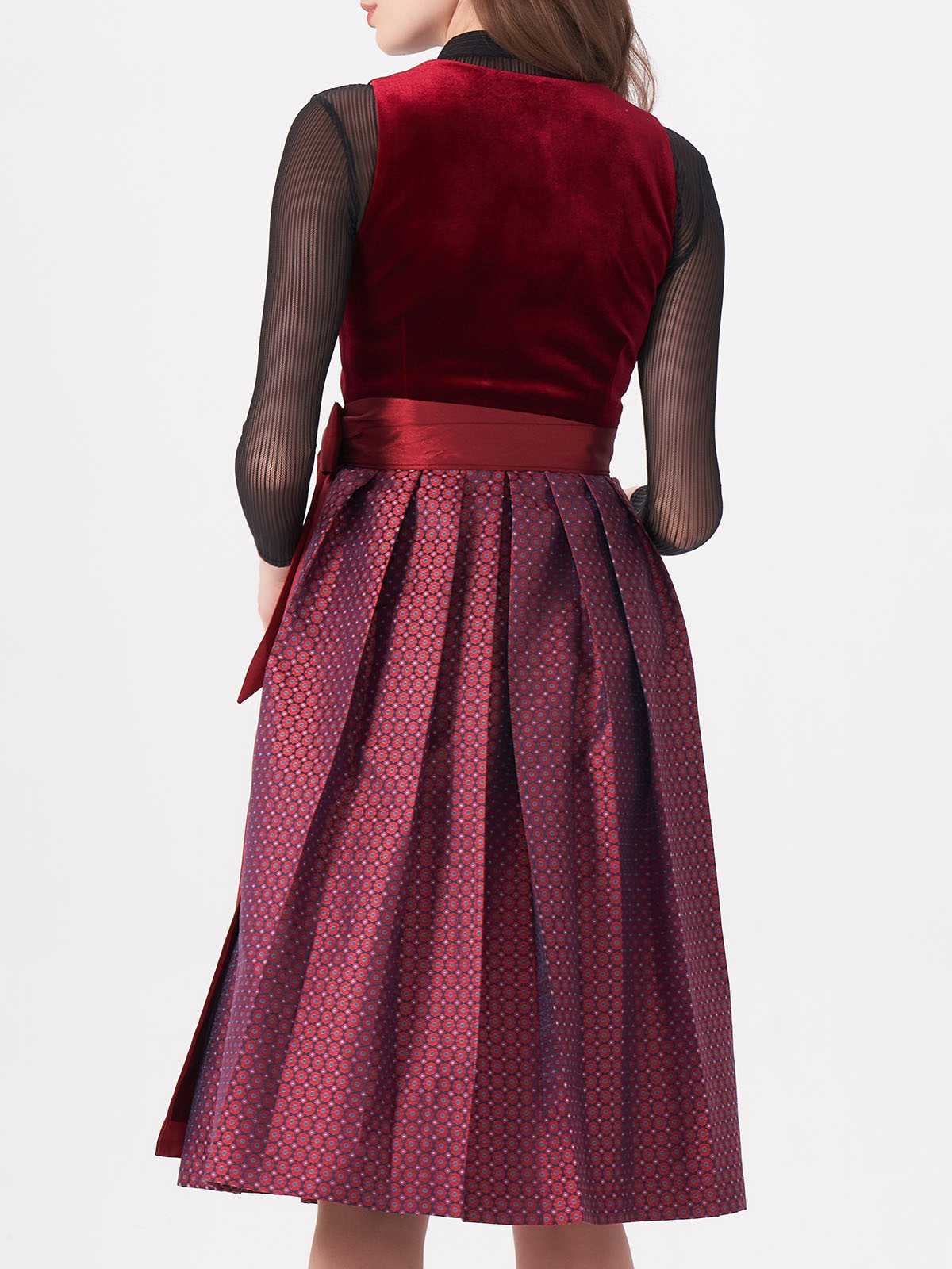 Ein wunderschönes rotes Dirndl, perfekt für festliche Anlässe