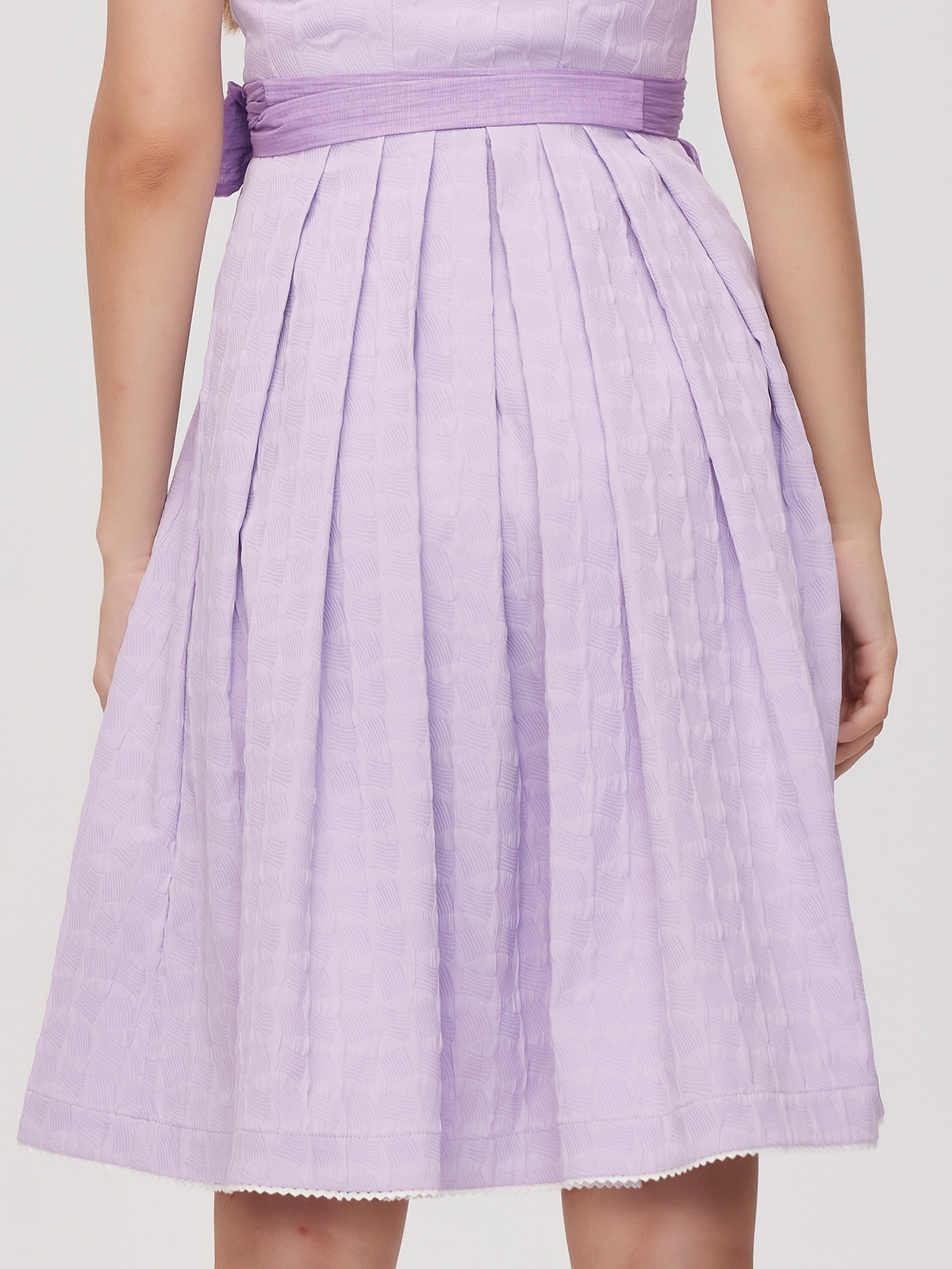 Dirndl in lila mit modernem Design