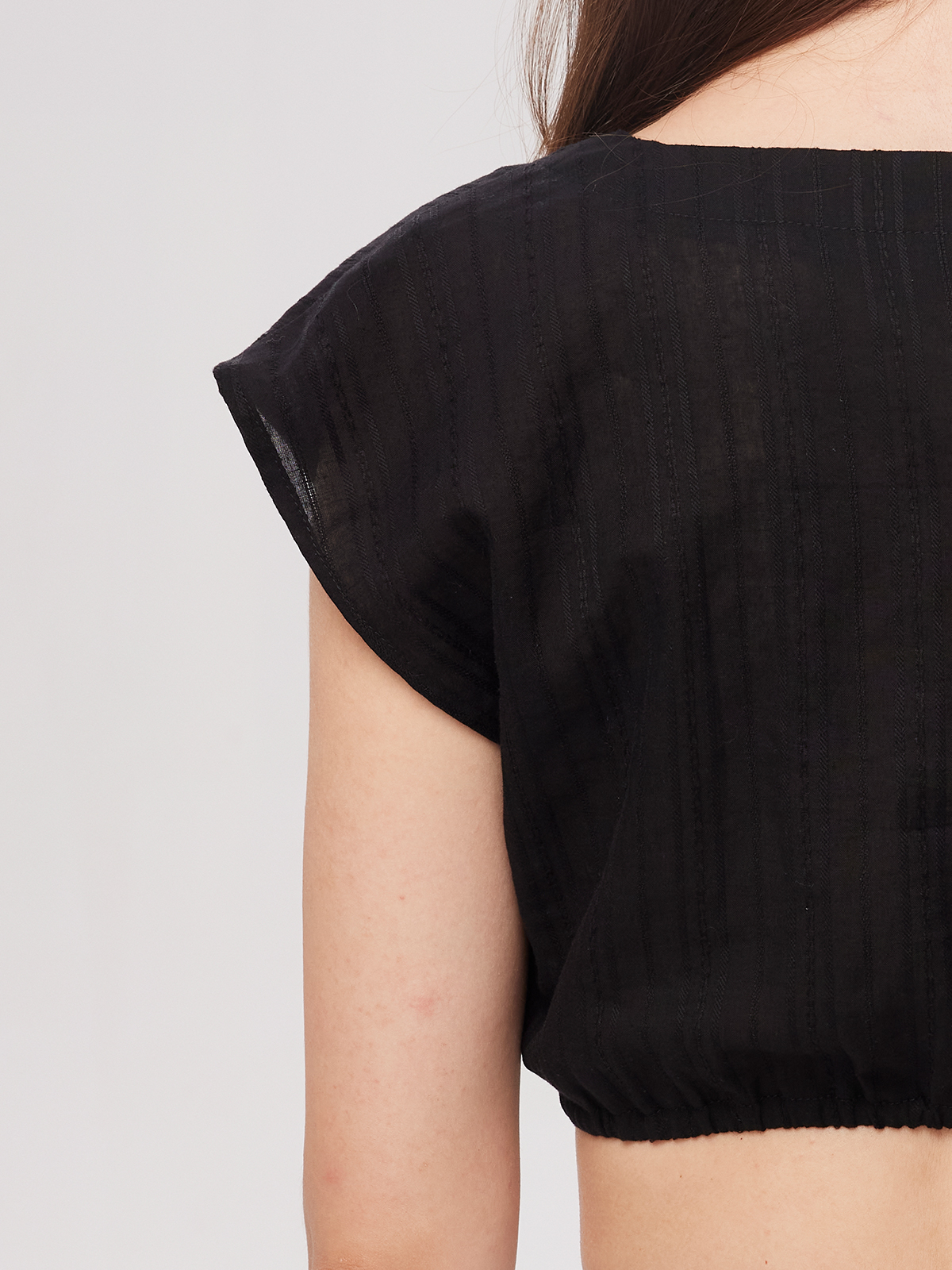 Samt Bluse in Schwarz – ein zeitloser Klassiker