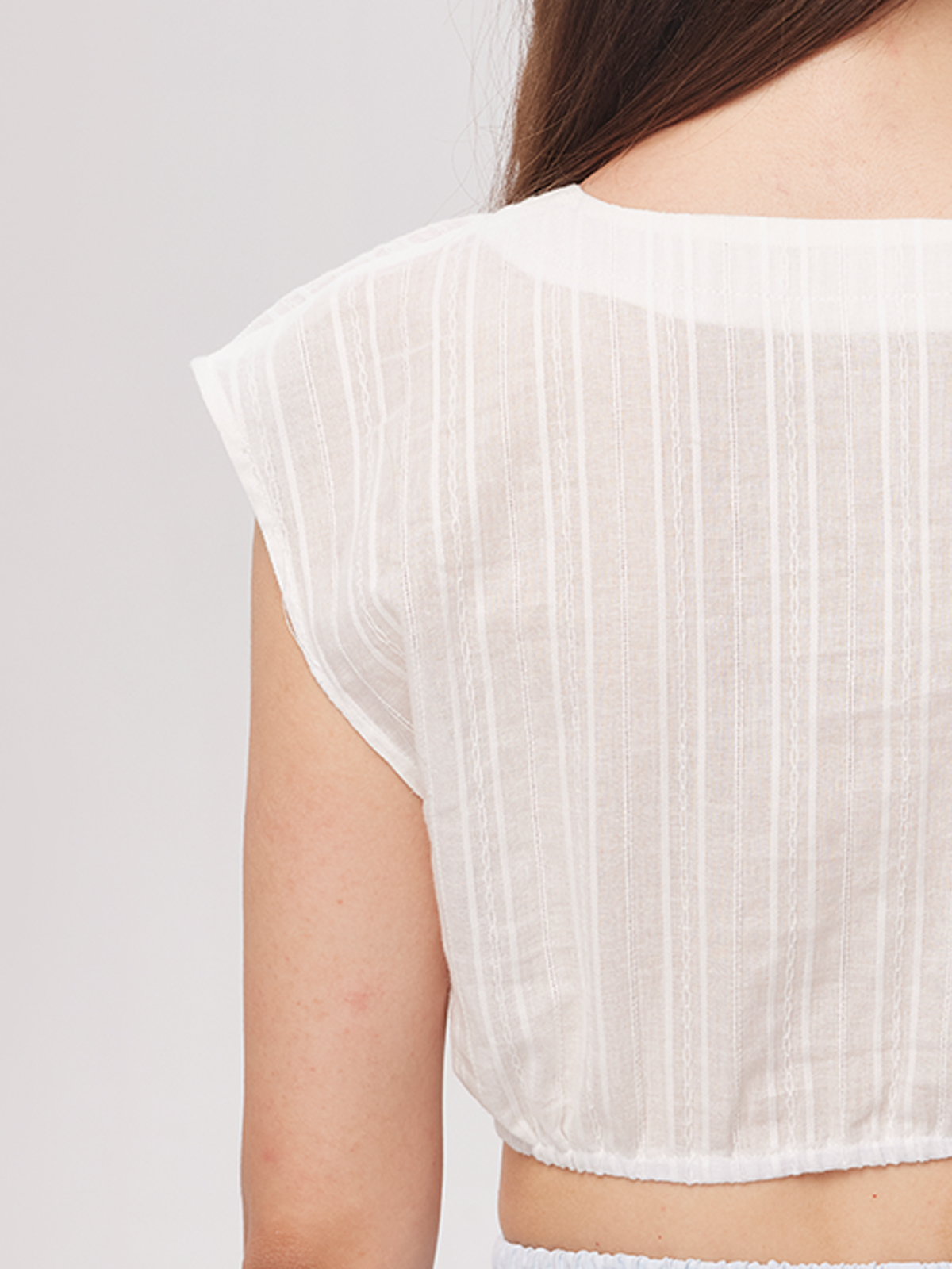 Dirndlbluse mit V-Ausschnitt und Kurzarm