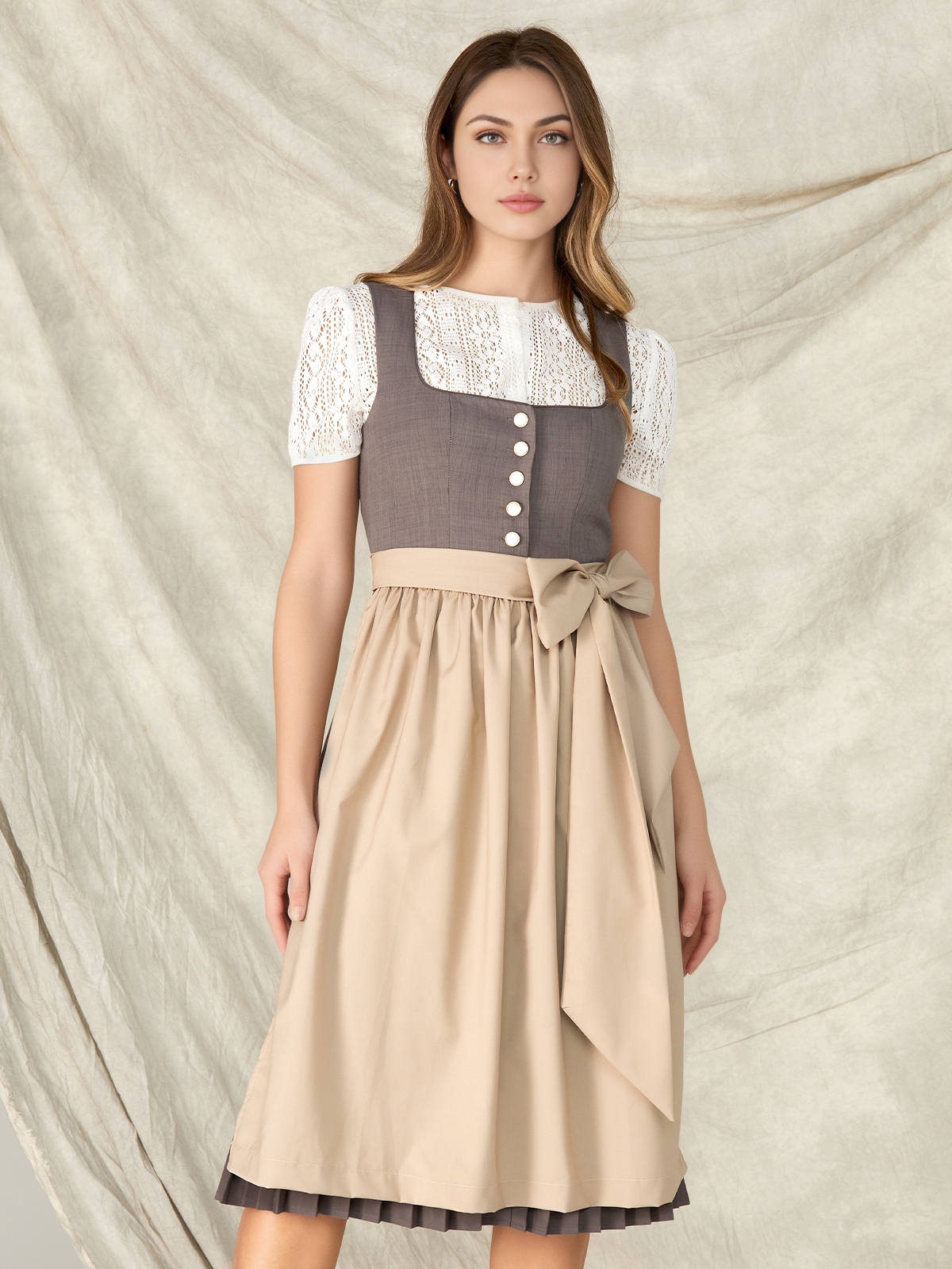Modernes Dirndl in Grau