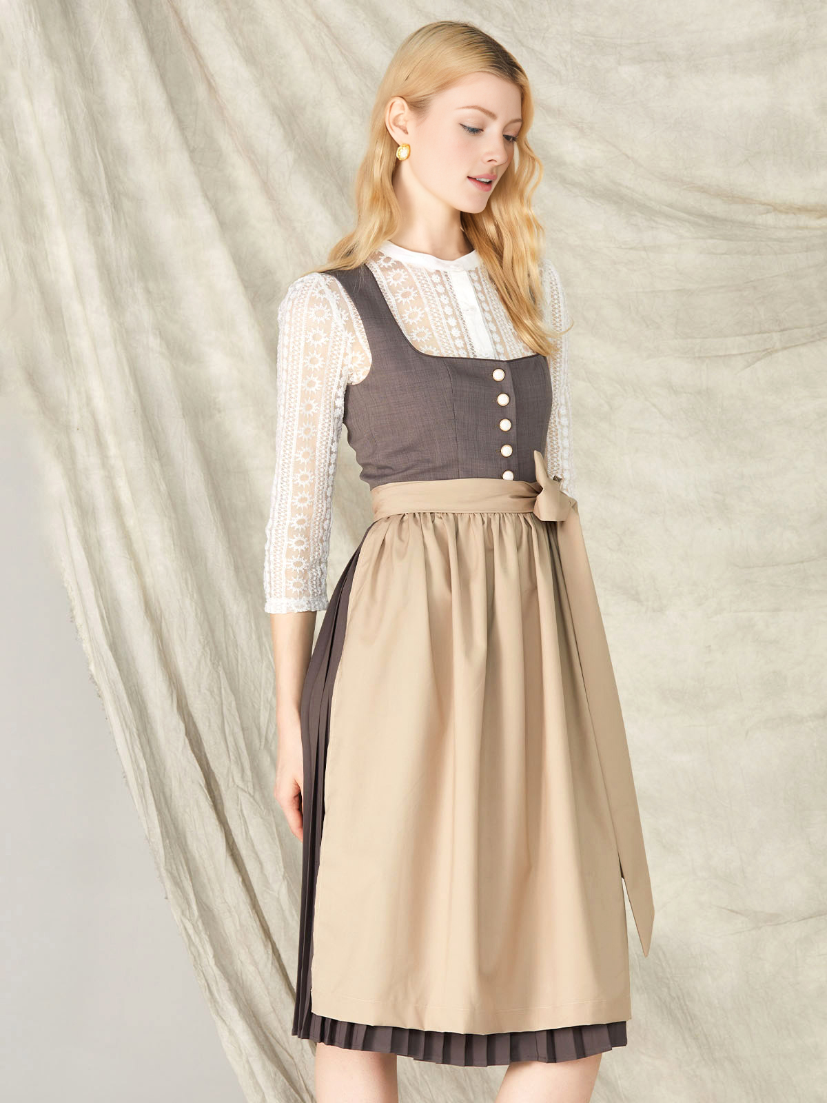 Ehreer Dirndl in Grau