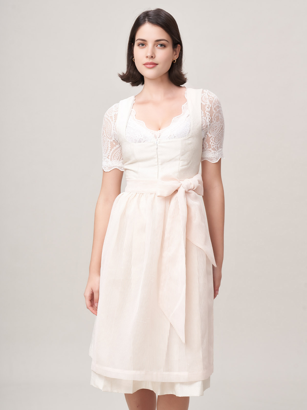 Dirndl in Beige – zeitlos elegant