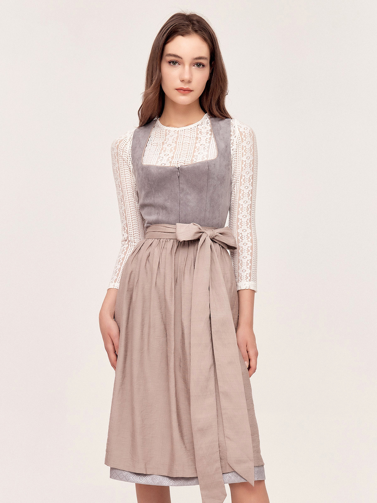 Elegantes graues Dirndl mit modernem Schnitt