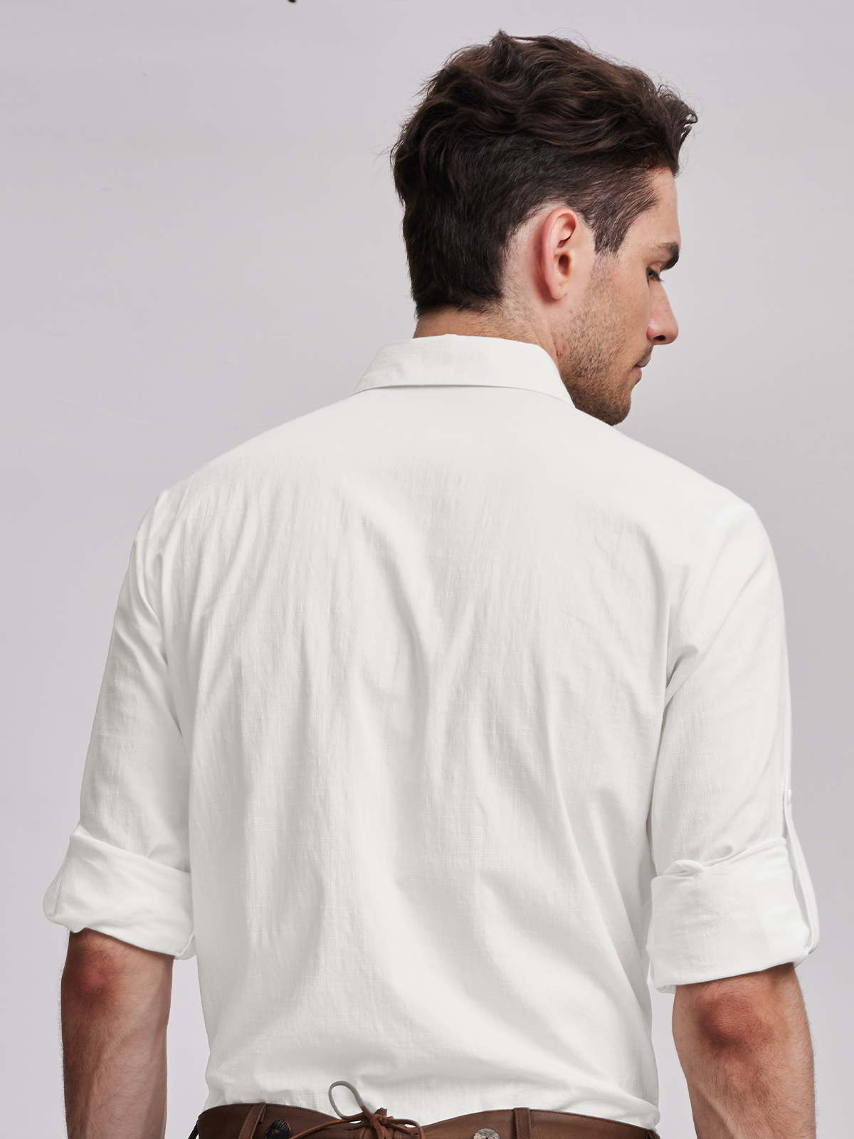 Dunkelgrüne Dirndlbluse mit feinen Details