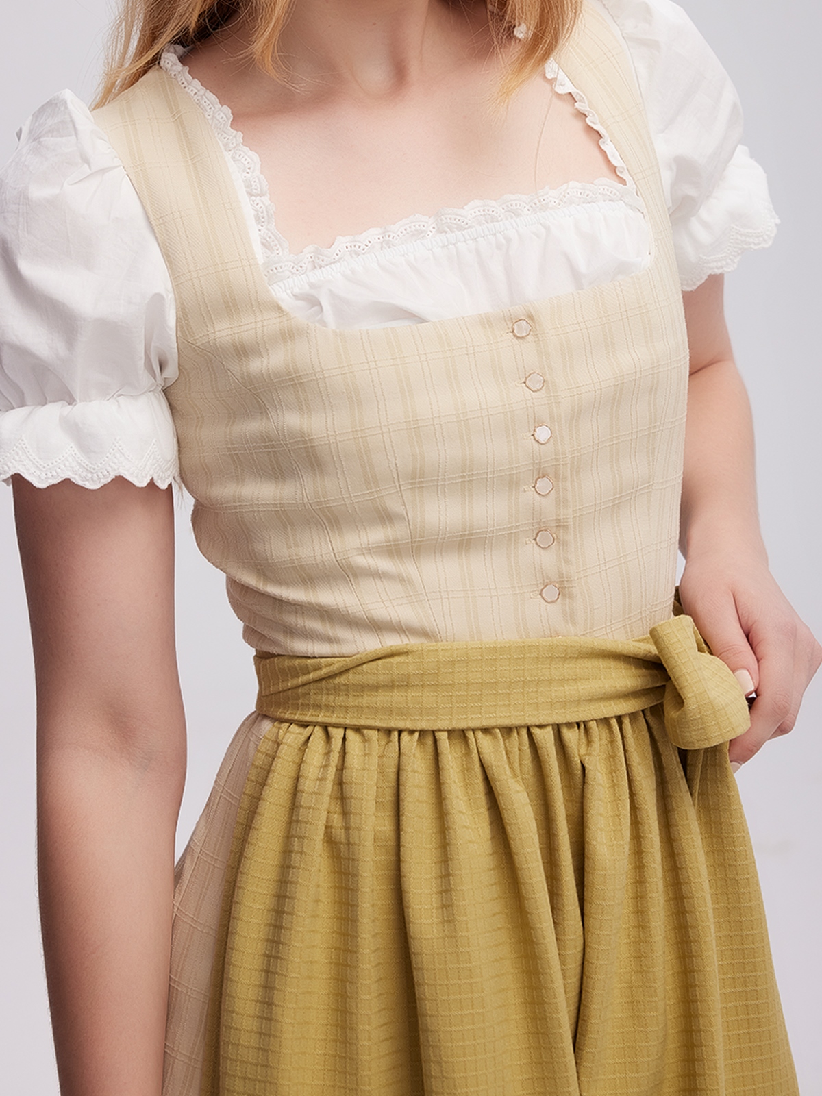 Modernes Dirndl in Grün
