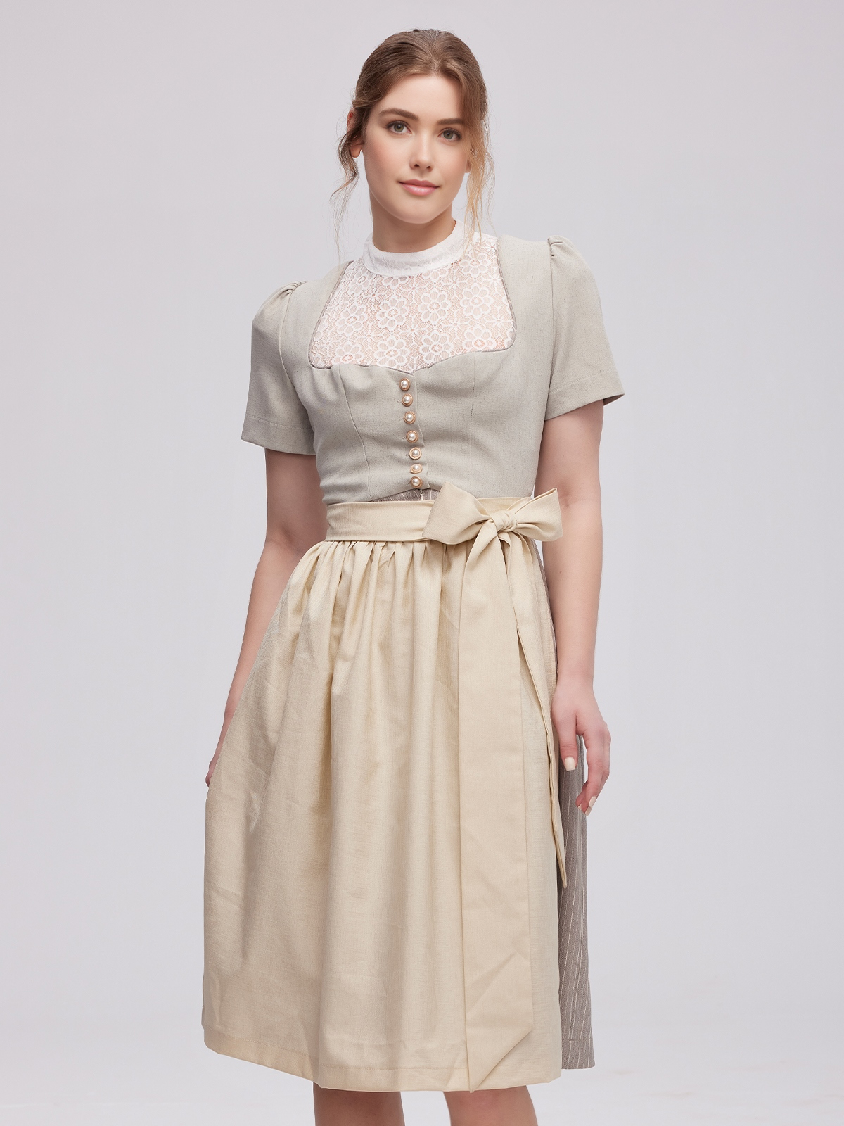 Ehreer Dirndl in Grau – zeitlos und elegant