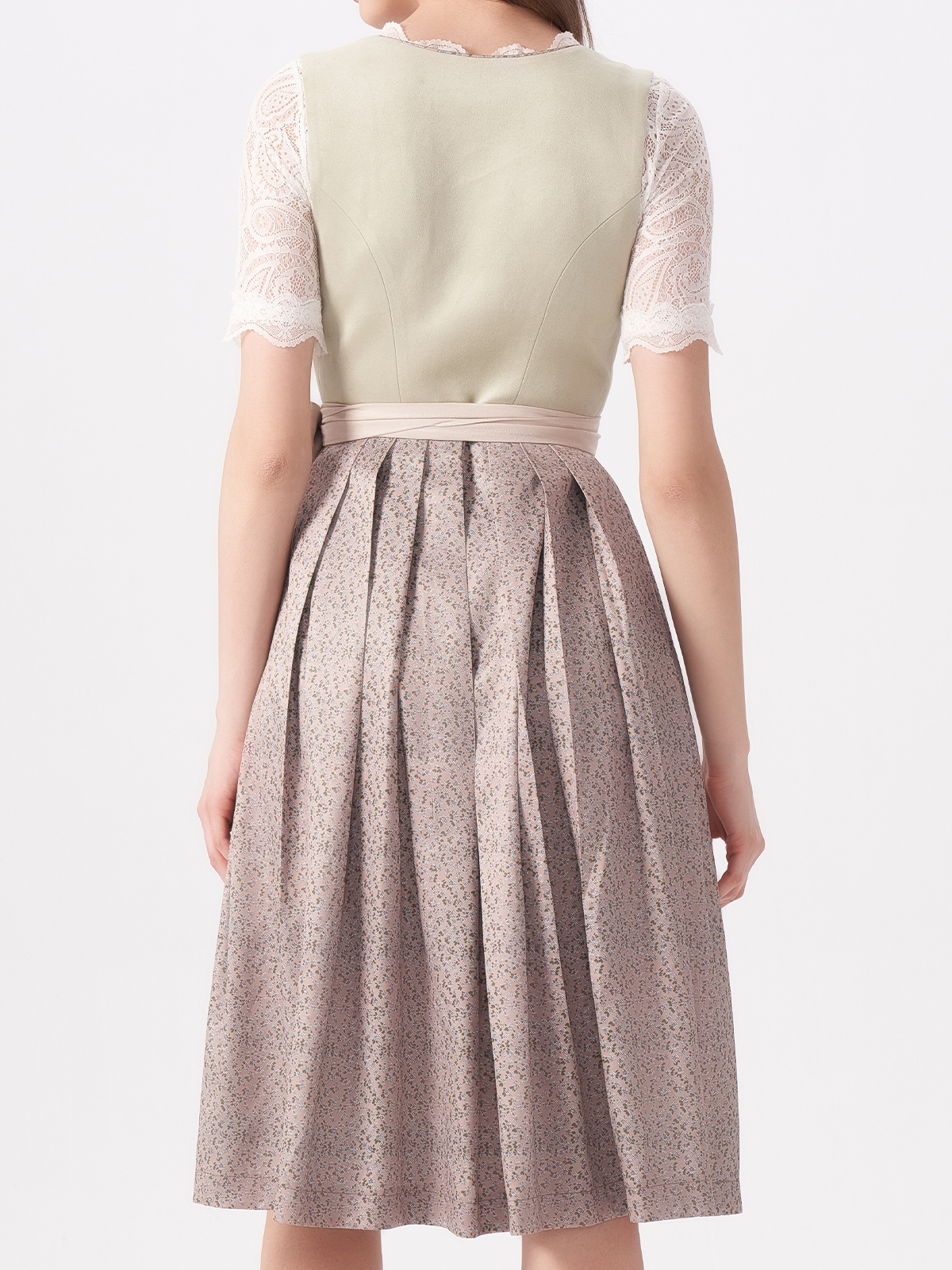Modernes Dirndl in Grün – perfekt für den urbanen Look