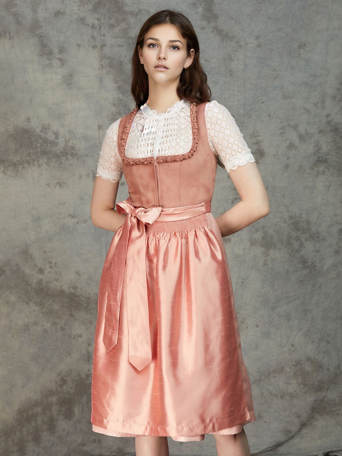 Dirndl Grün mit floralen Details