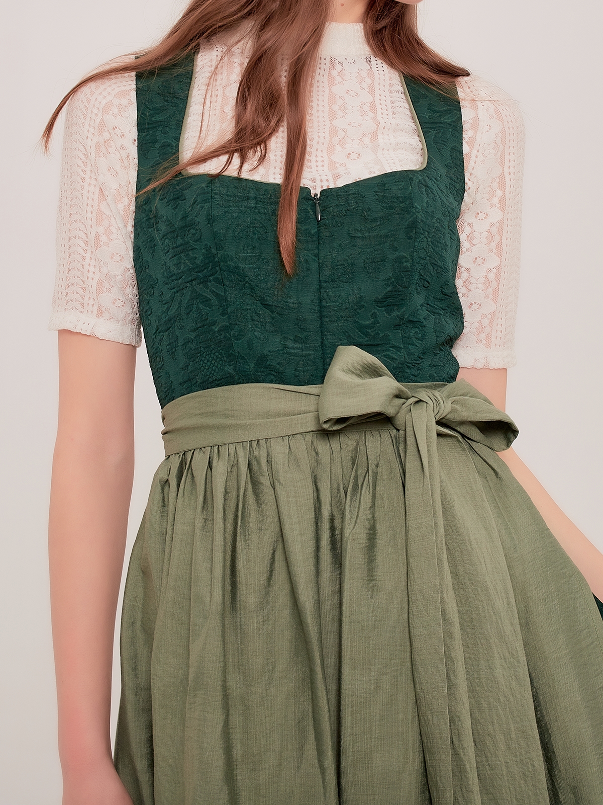 Dirndl Schwarz Kurz – stilvoll und modern