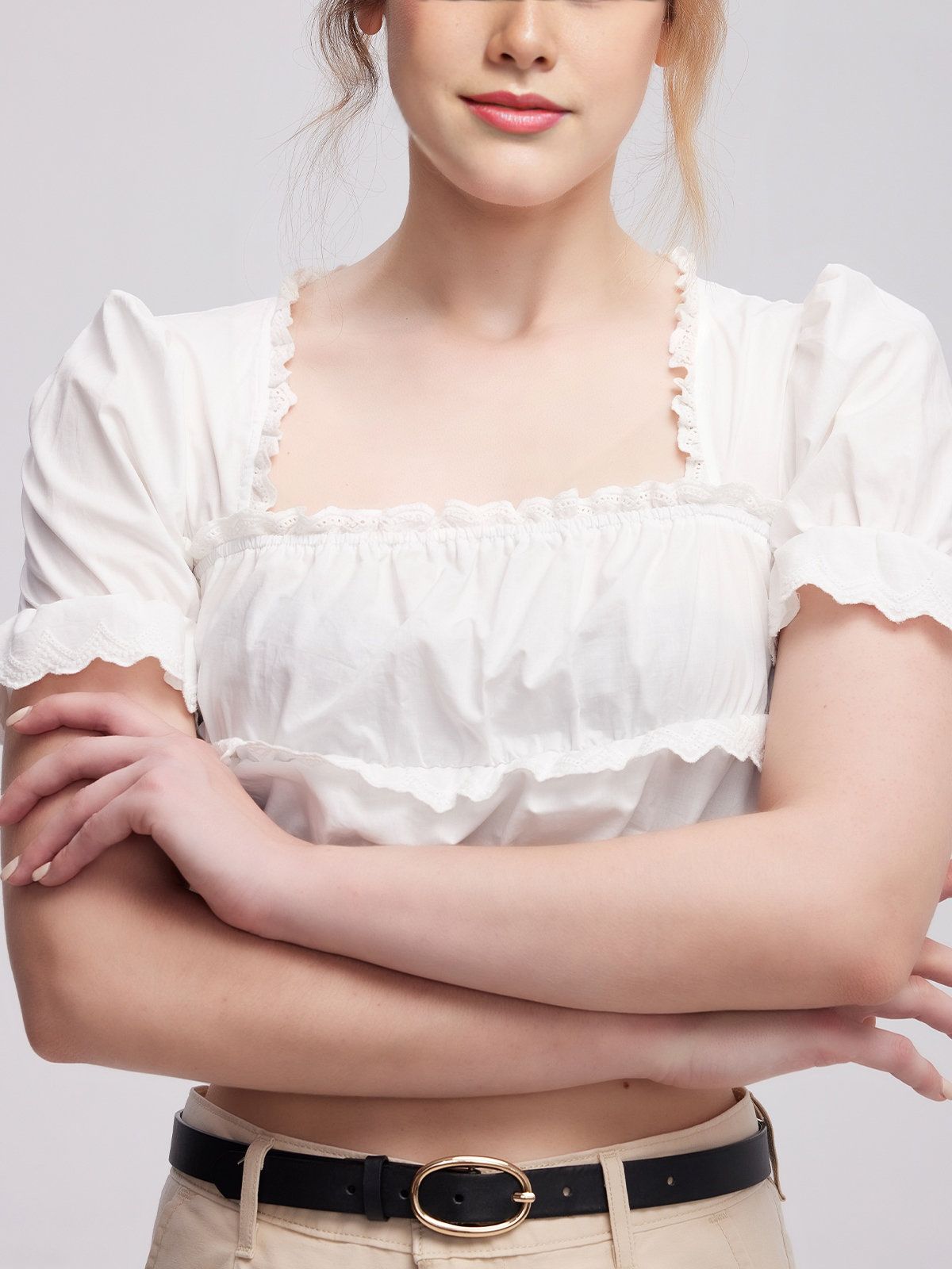 Ein frisches grün Dirndl mit weißer Bluse – perfekt für den Sommer