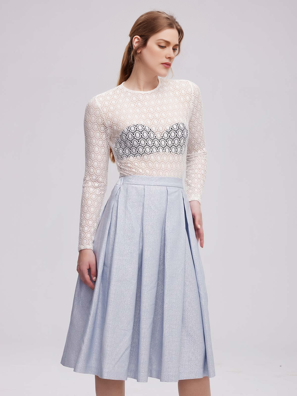 Dirndlbluse beige in modernem Design