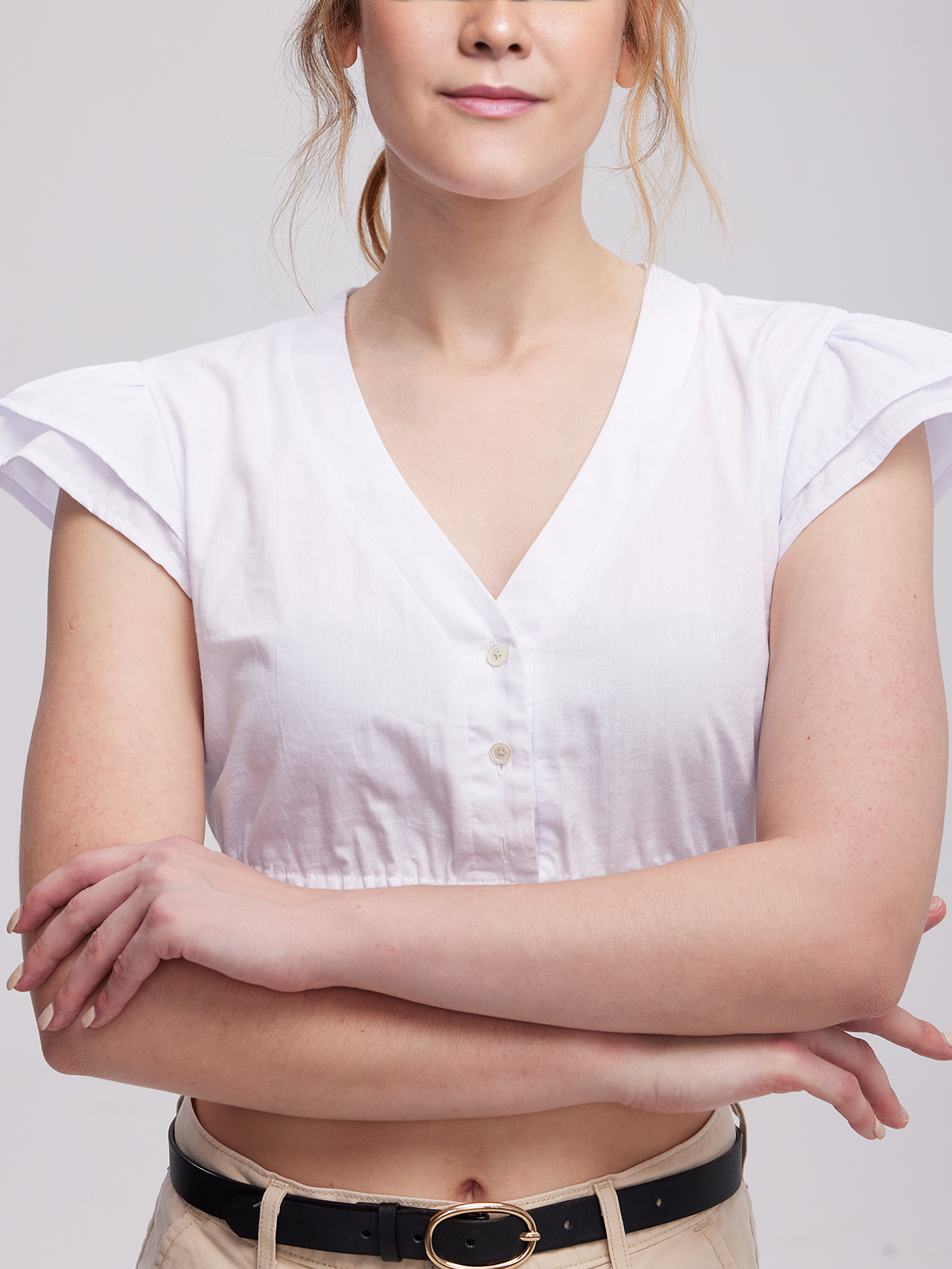 Blaue Dirndlbluse mit weißer Spitze