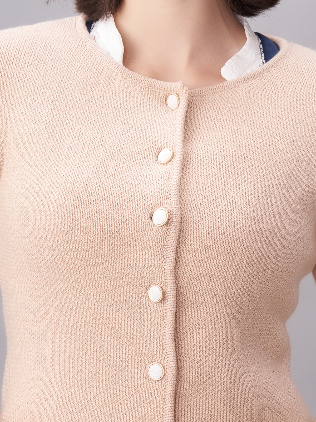 Dirndl mit traditioneller Stickerei