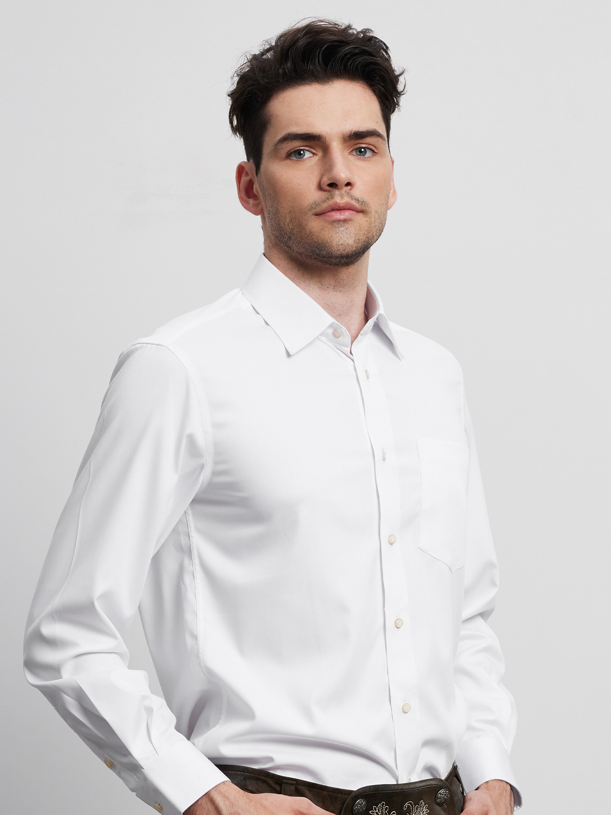 Modernes Dirndl mit schlanker Silhouette