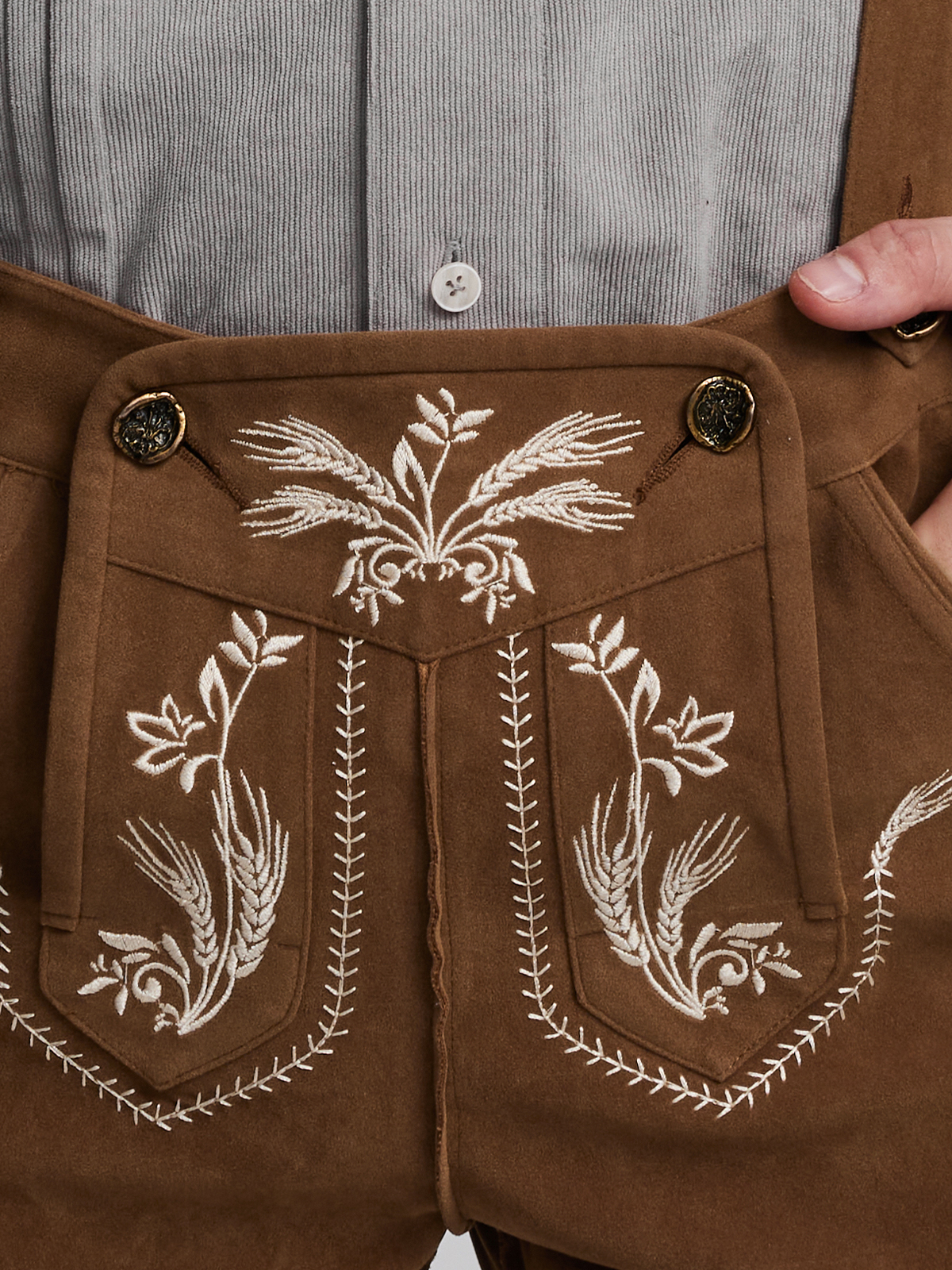 Modernes Dirndl in Braun mit schwarzer Schürze