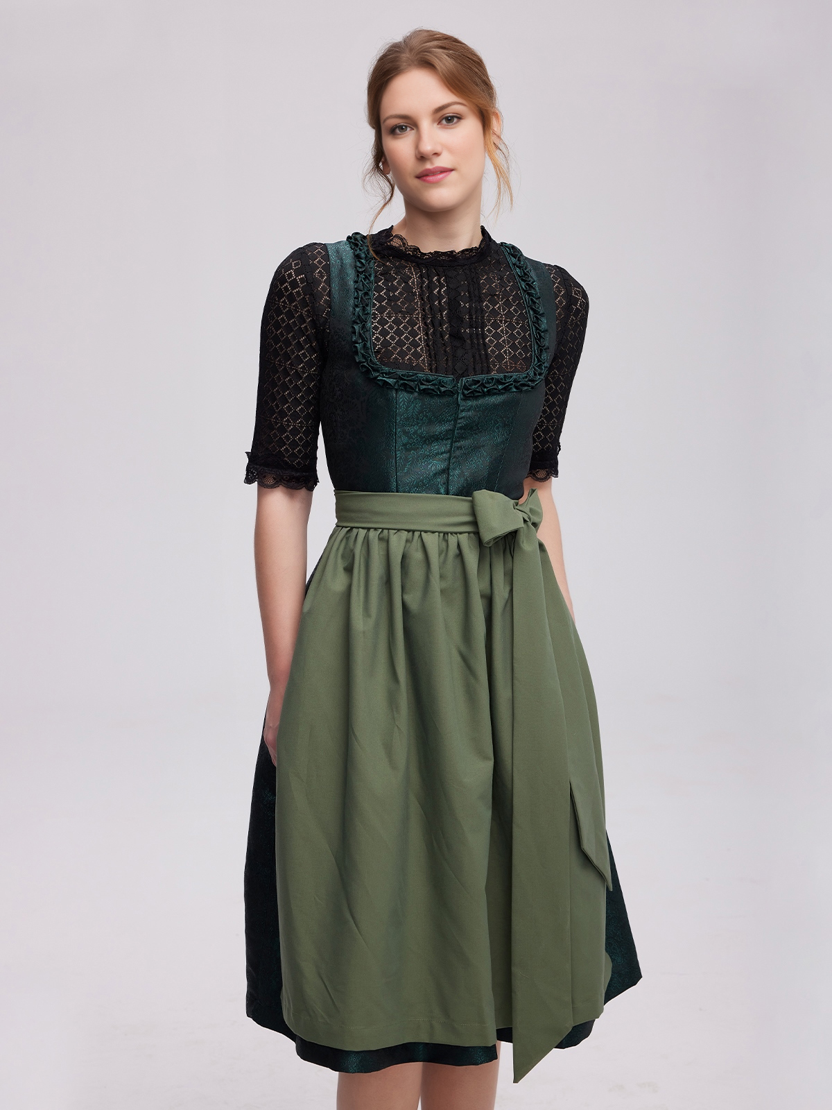 Modernes Dirndl in Grün mit schlankem Schnitt