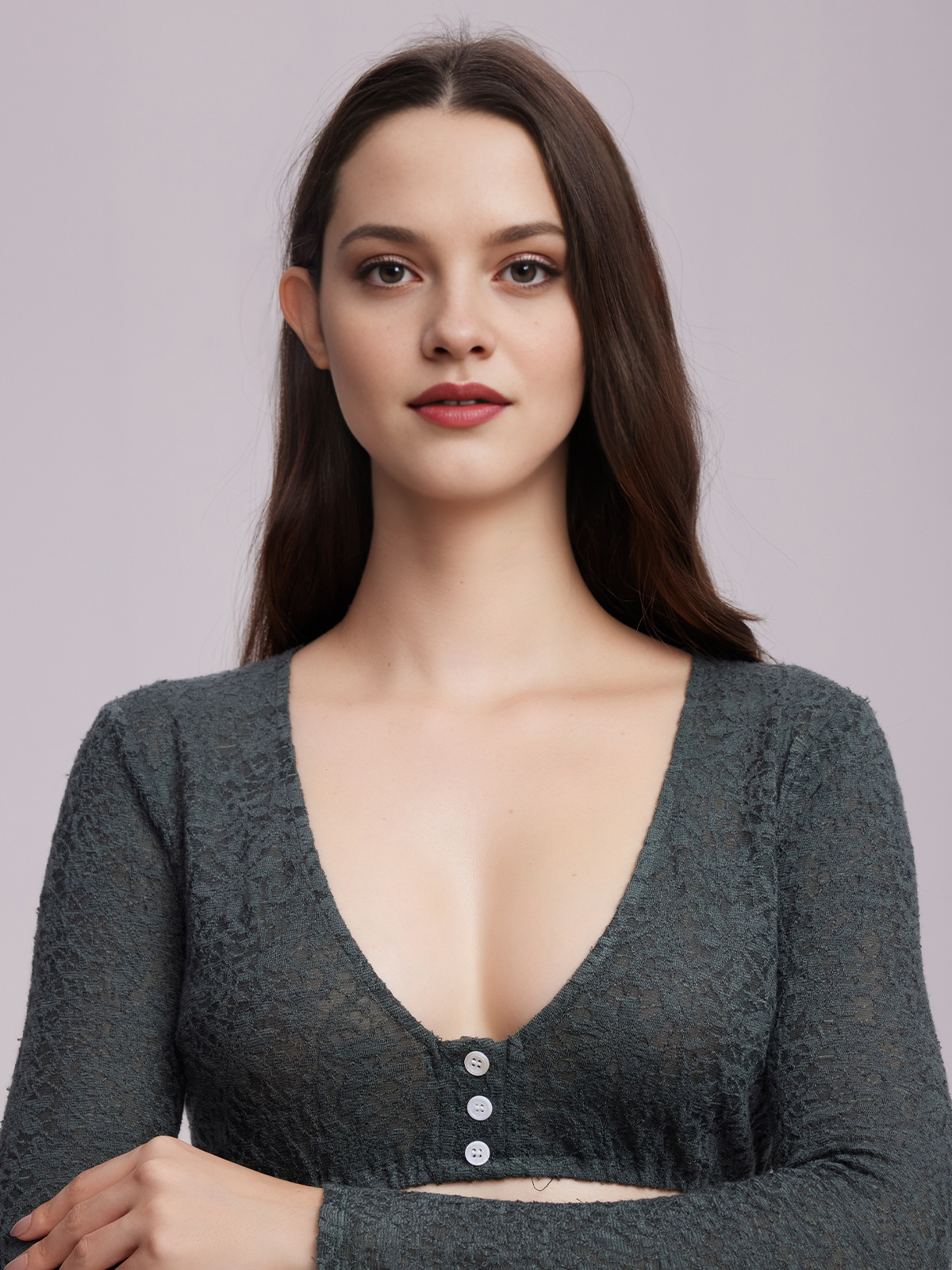 Moderne Dirndlbluse in Grün mit V-Ausschnitt