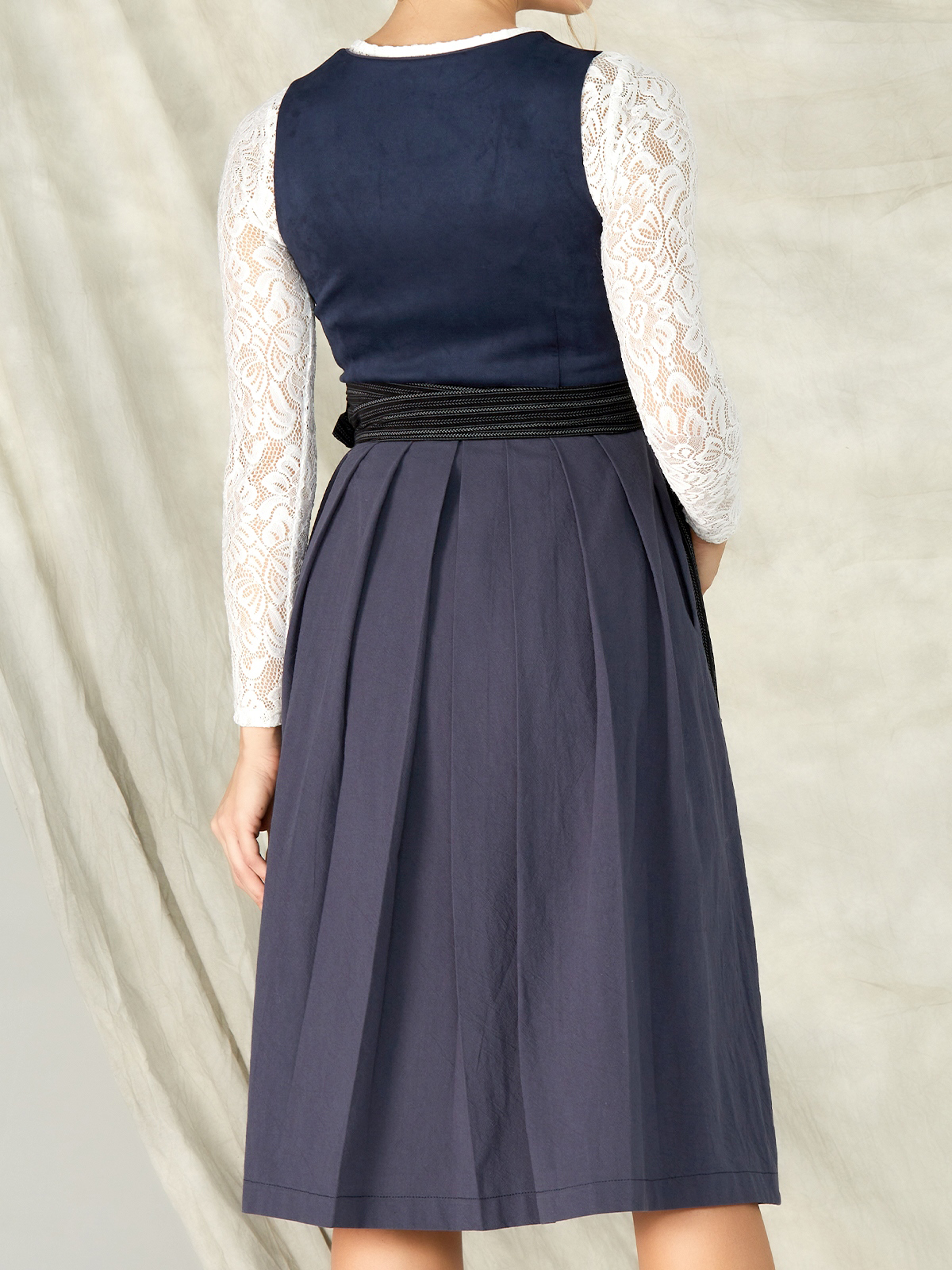 Dirndl mit Herzausschnitt in Blau