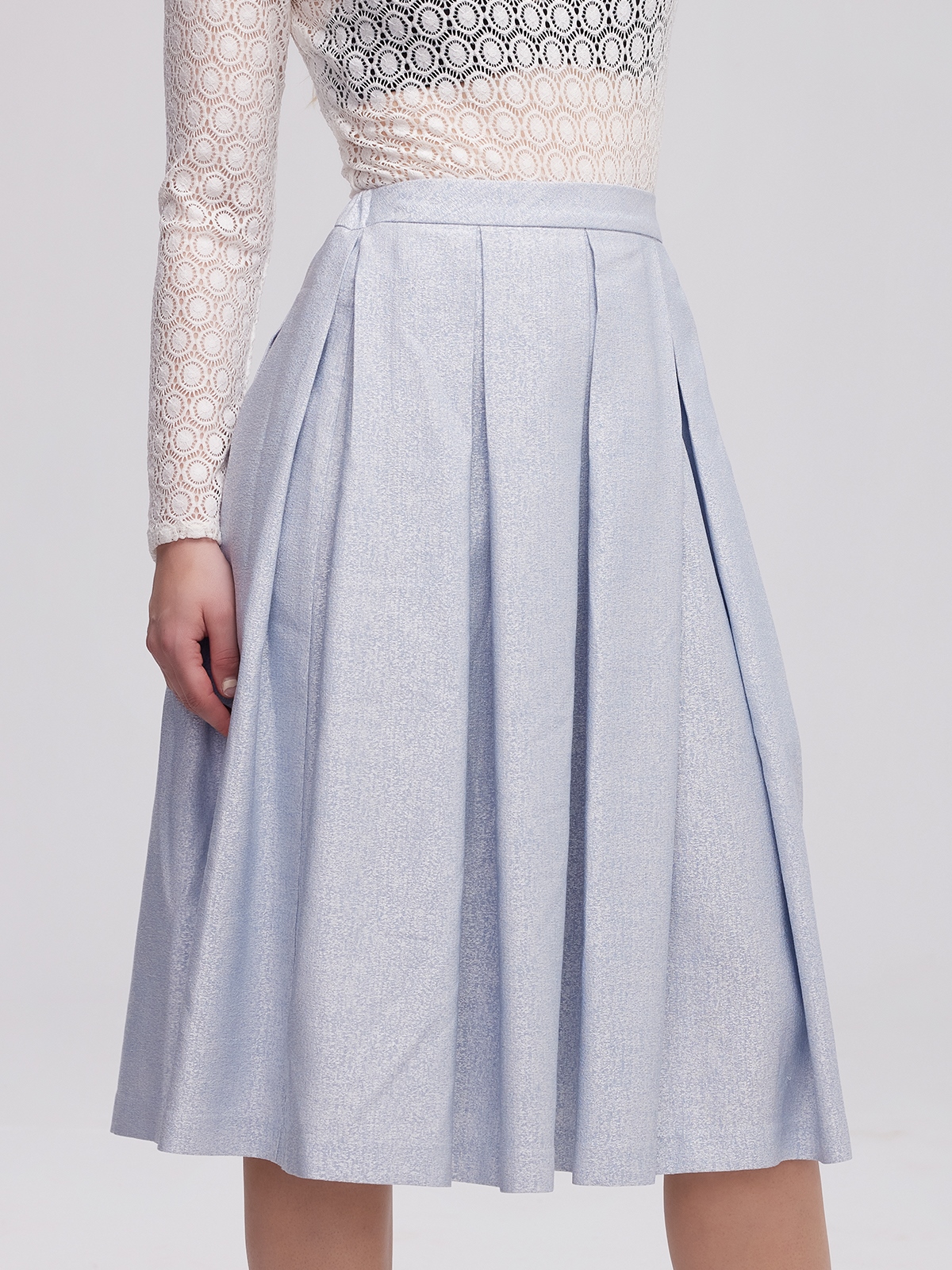 Modernes Dirndl in Blau mit trendigen Details