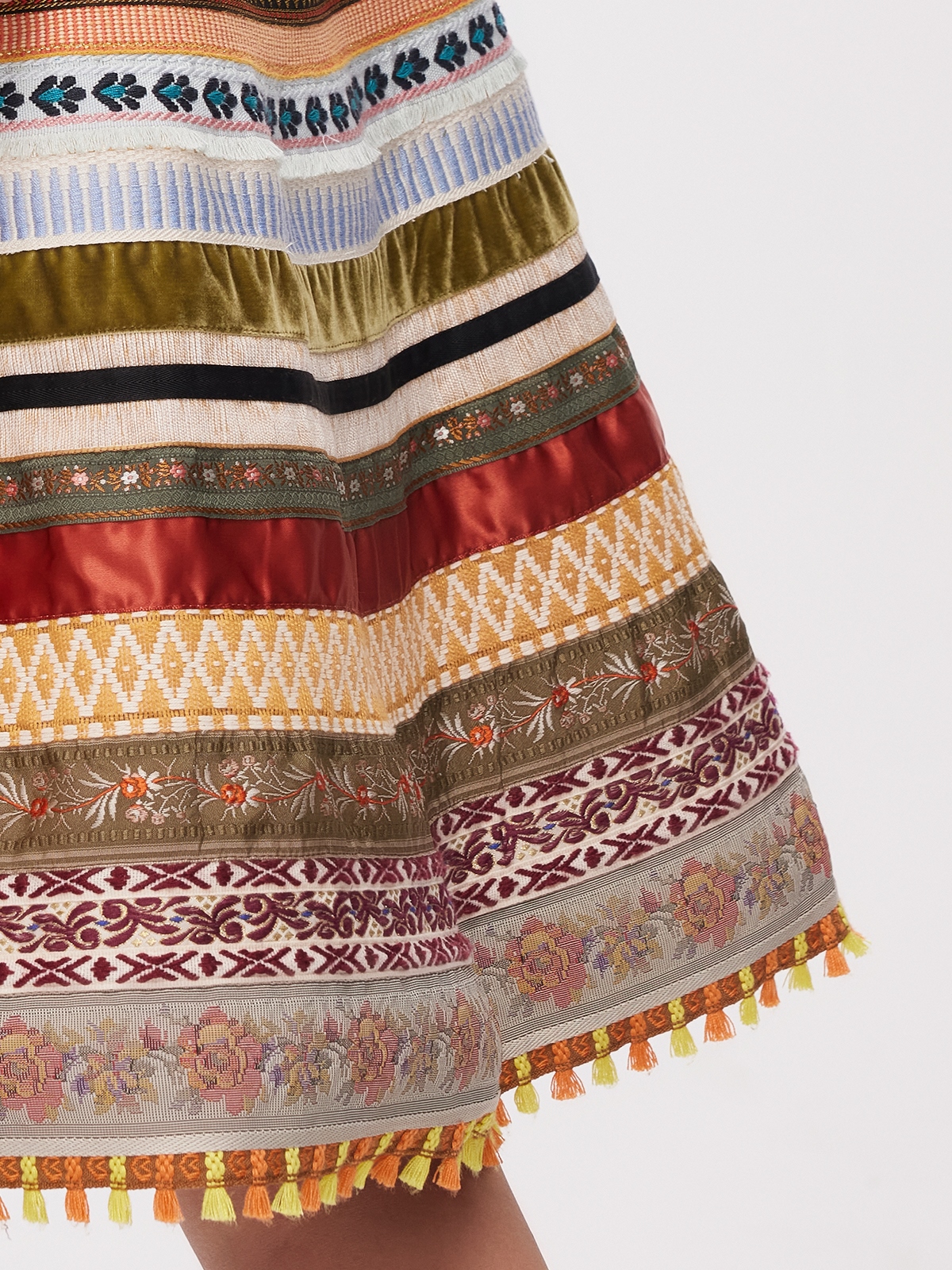 Dirndl aus Samt in Braun